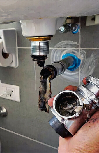 https://blockeddrainsfremantle.com.au/uploads/2025/07/blocked-sink-36737.jpg