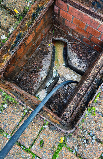 https://blockeddrainsfremantle.com.au/uploads/2025/07/hero-blocked-sewers-67191.jpg